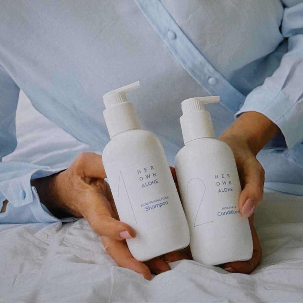 HER OWN ALONE atkuriamasis šampūnas su keratinu, 300 ml