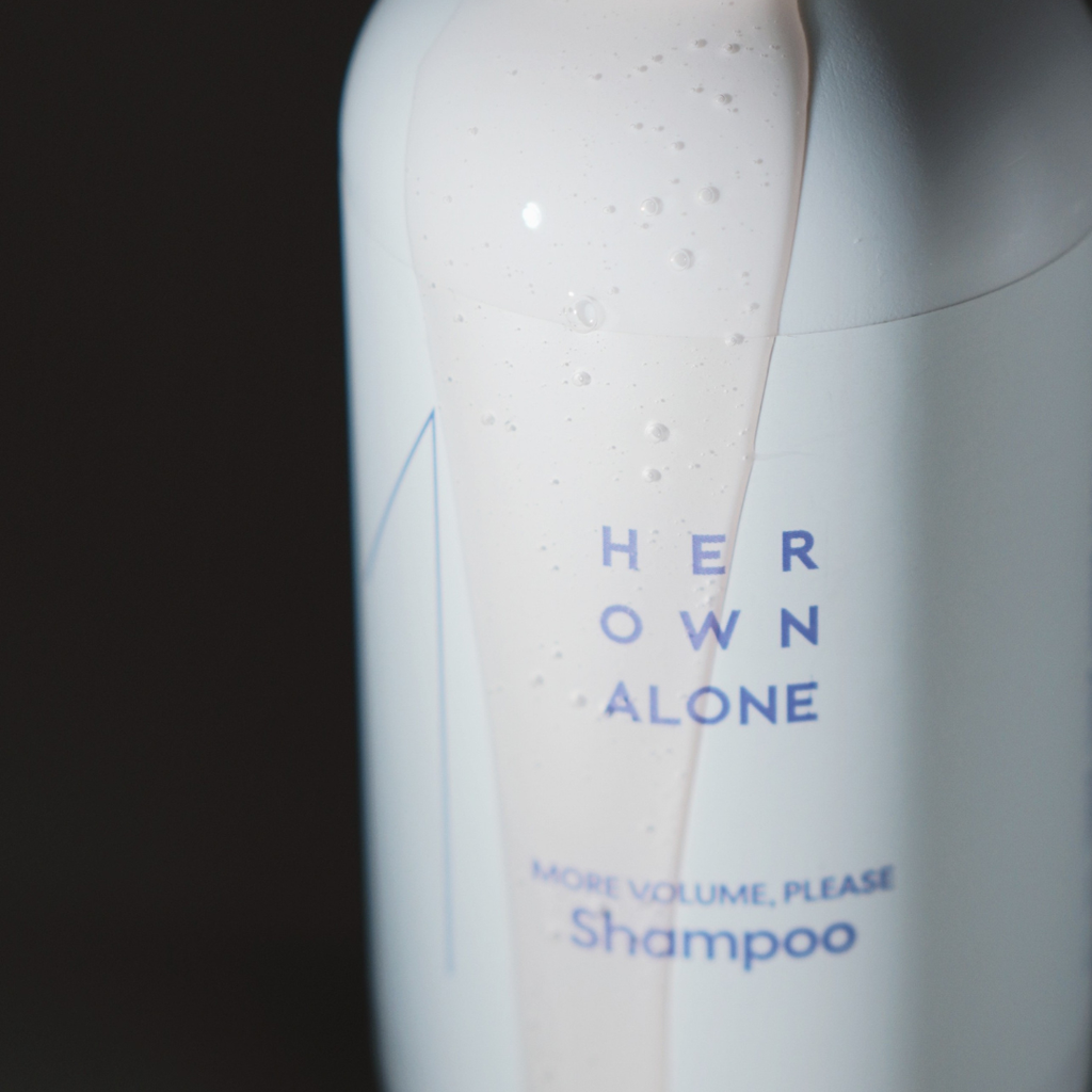 HER OWN ALONE atkuriamasis šampūnas su keratinu, 300 ml