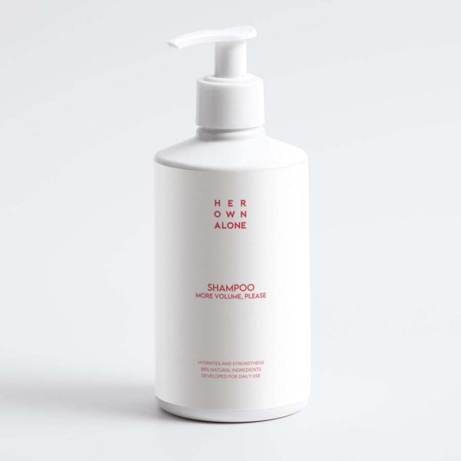 HER OWN ALONE natūralus apimties suteikiantis šampūnas