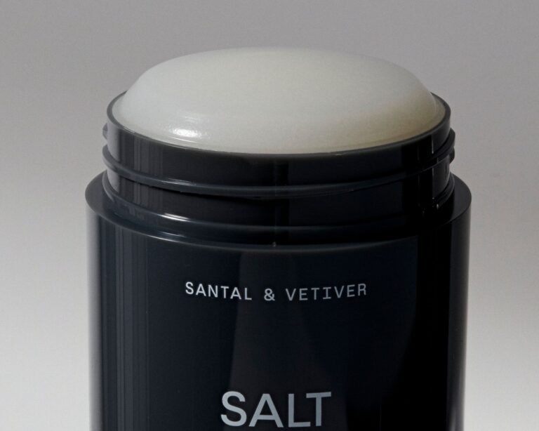 SALT & STONE SANTAL & VETIVER natūralus gelinis dezodorantas jautriai odai